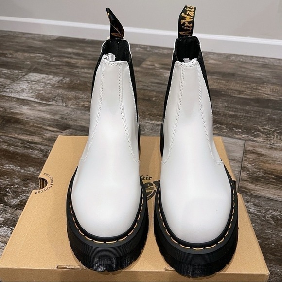 Dr. Martens 2976 Quad Chelsea Boots Womens Size 8 White Platform Festival NIB - Picture 3 of 12